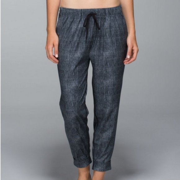 lululemon athletica Pants - Lululemon Jet Crop *print pants burlap texture size 8